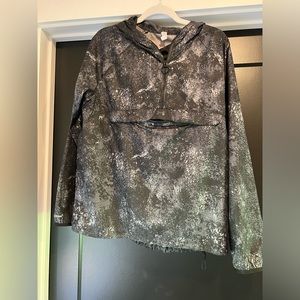 Water resistant windbreaker